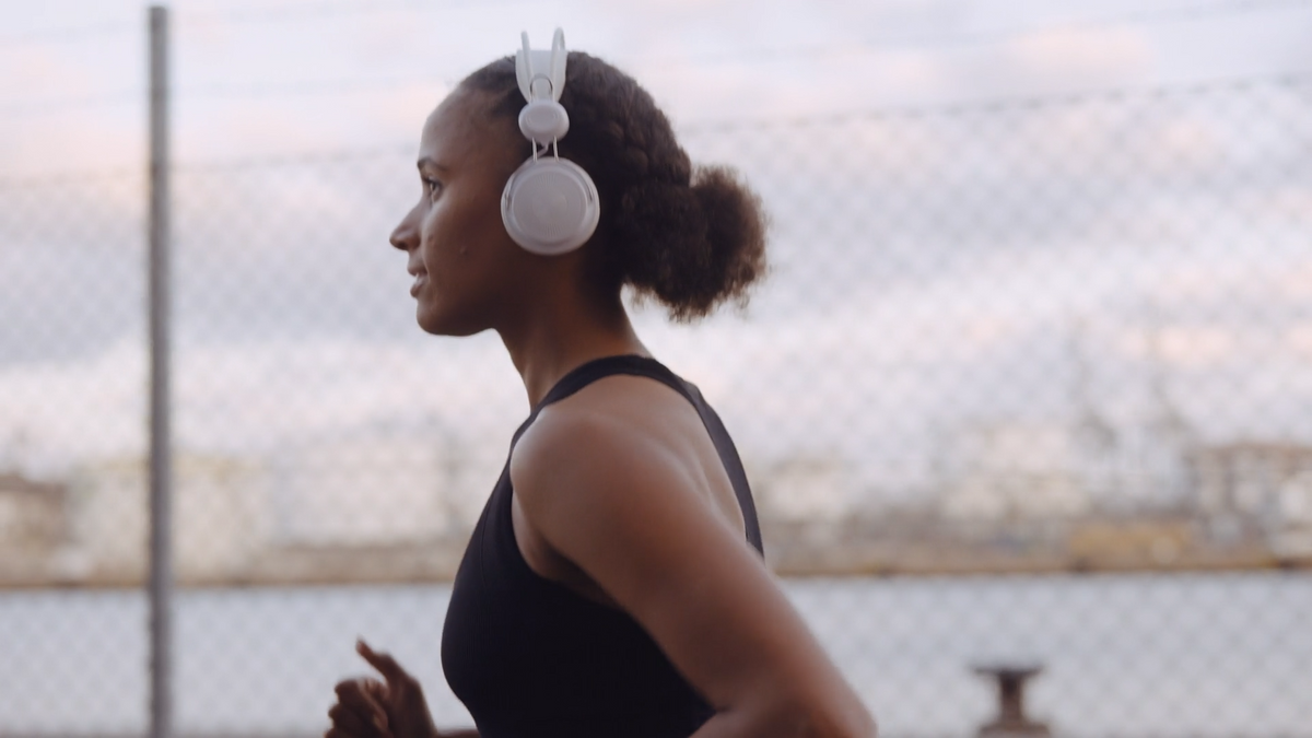 Sound in Motion: Choosing Audio for an Active Everyday Life